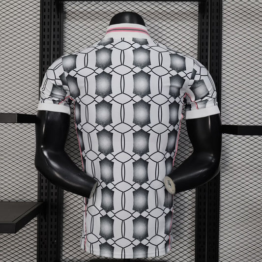 Juventus Home Player Football Jersey 2025/2026