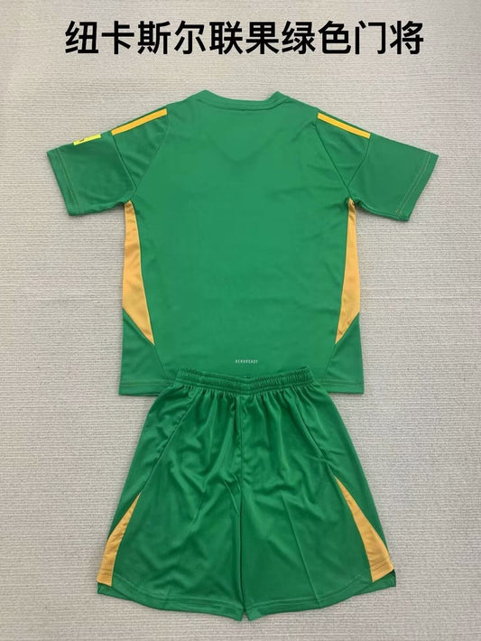 Newcastle Goalkeeper Green Kids Football Jersey 2024/2025