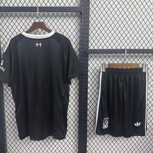 Liverpool Goalkeeper With Pants Sets Fans Football Jersey 2025/2026