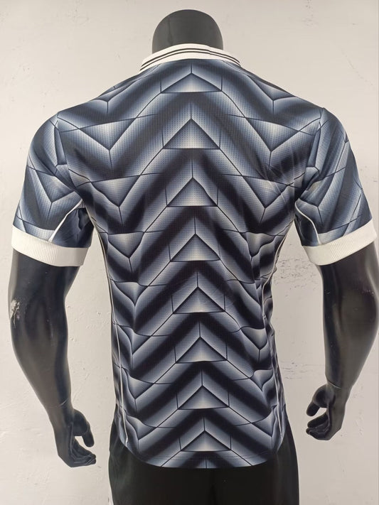 Real Madrid Special Edition Retro Fans Football Jersey 2025/2026
