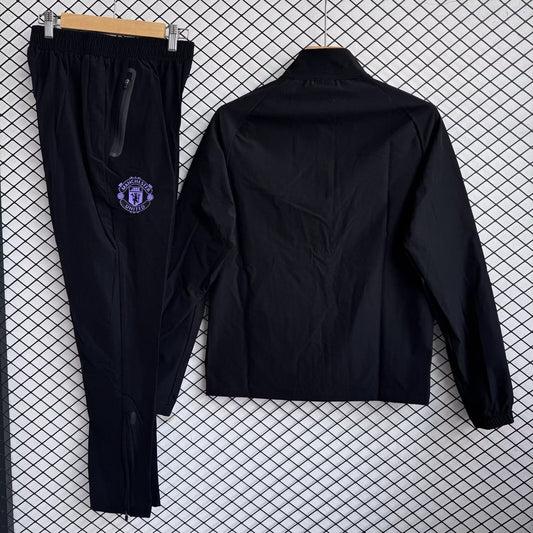 Manchester United Windbreaker Sets With Pants Black Football Jersey 2025/2026