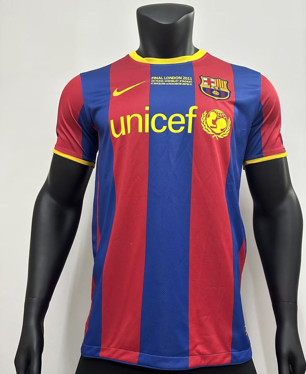 Copy Retro Barcelona Home Football Jersey 2010/2011 (胸前带小字)