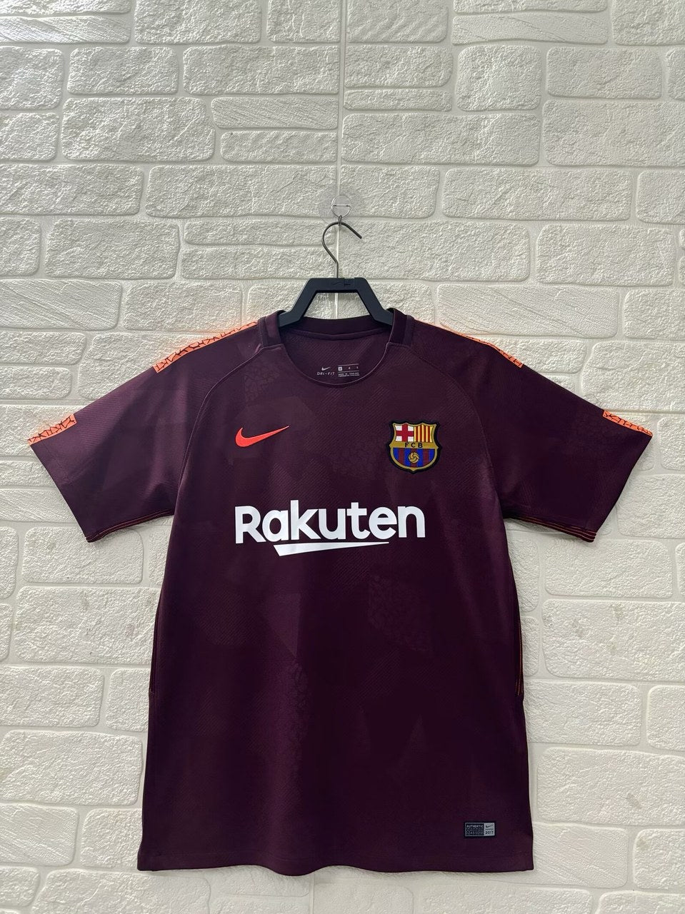Retro Barcelona Away Football Jersey 2017/2018