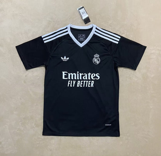 Real Madrid Goalkeeper Fans Football Jersey 2024/2025