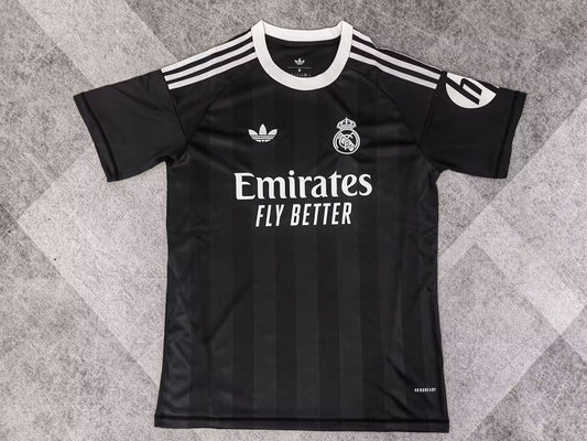 Real Madrid Goalkeeper Fans Football Jersey 2025/2026