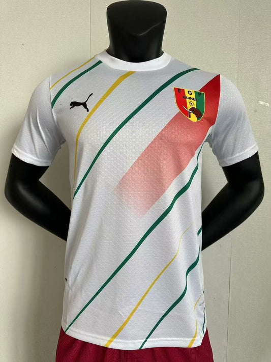 Guinea Home Player Football Jersey 2024/2025