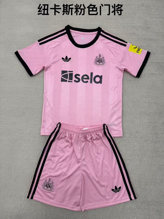 Newcastle Pink Goalkeeper Fans (Kids And Man) Football Jersey 2025/2026