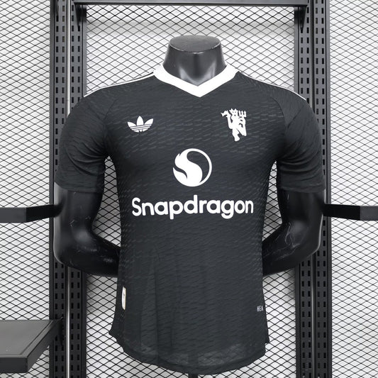 Manchester United Goalkeeper Player Football Jersey 2024/2025