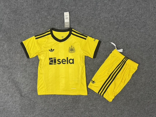Newcastle Goalkeeper Yellow Kids Football Jersey 2025/2026