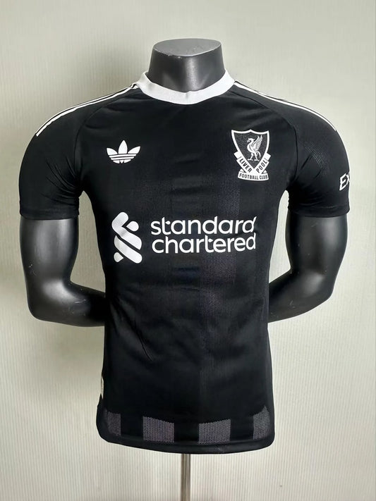 Liverpool Goalkeeper Player Football Jersey 2025/2026