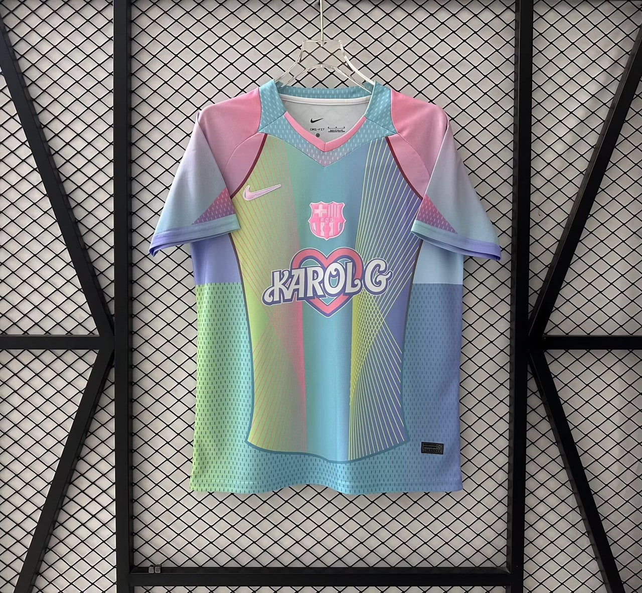 Barcelona Pink KAROLG Special Edition Fans Football Jersey 2025/2026 (广告版)