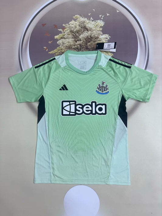 Newcastle Goalkeeper Fans Football Jersey 2025/2026