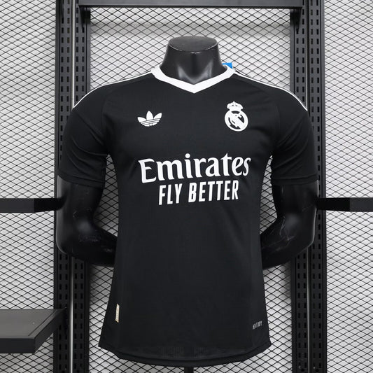 Real Madrid Goalkeeper Player Football Jersey 2024/2025