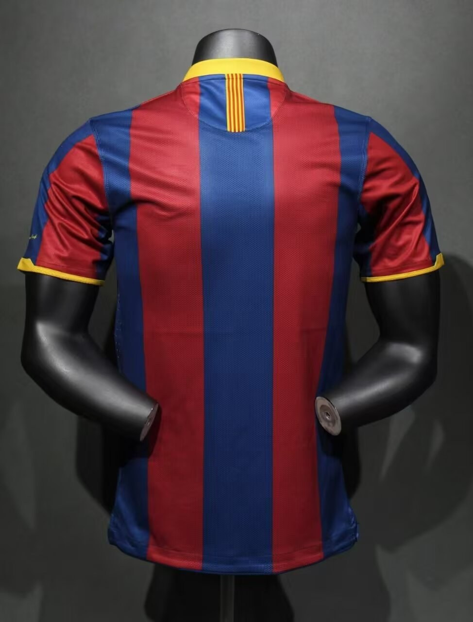 Retro Barcelona Player Home Football Jersey 2010/2011