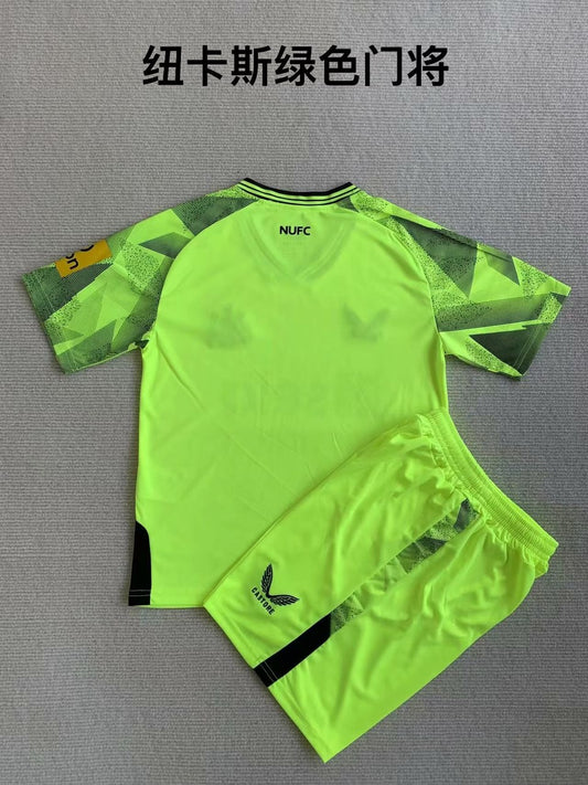Newcastle Goalkeeper Green Kids Football Jersey 2023/2024