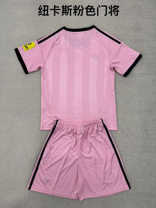 Newcastle Pink Goalkeeper Fans (Kids And Man) Football Jersey 2025/2026