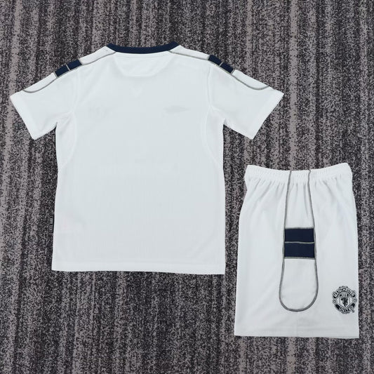 Retro Manchester United Away Kids 2000/2001 Football Jersey