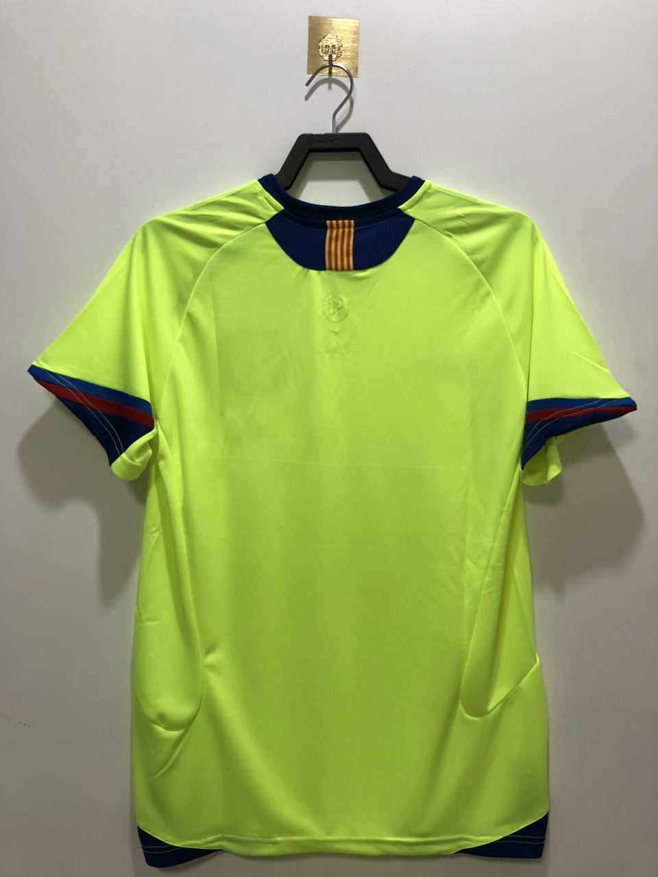 Retro Barcelona Away Football Jersey 2005/2006