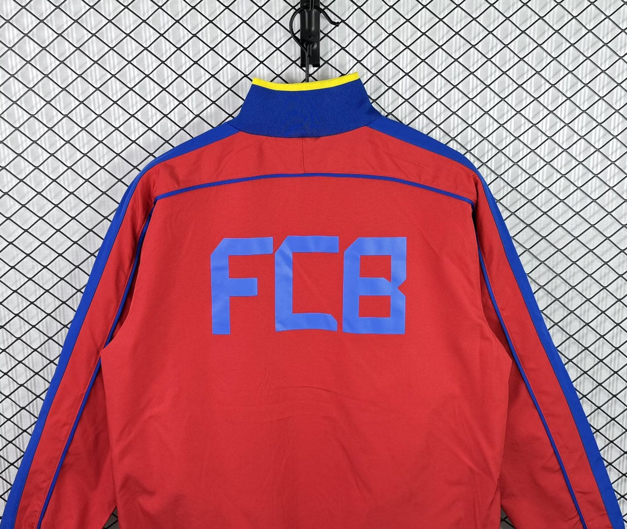 Retro Barcelona Windbreaker Red Football Jersey 2010/2011