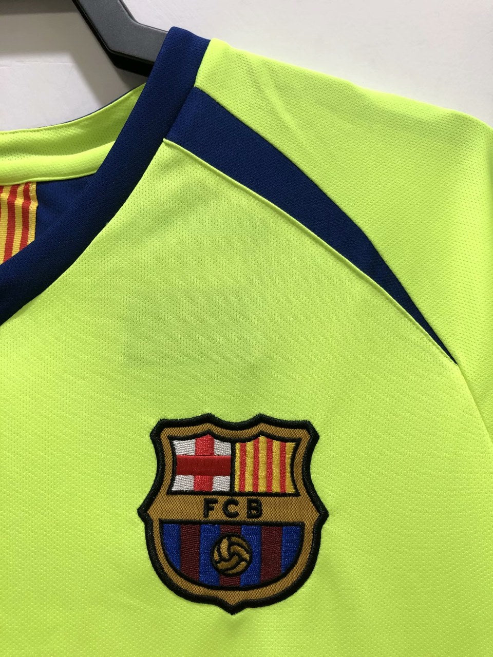 Retro Barcelona Away Long Sleeve Football Jersey 2005/2006