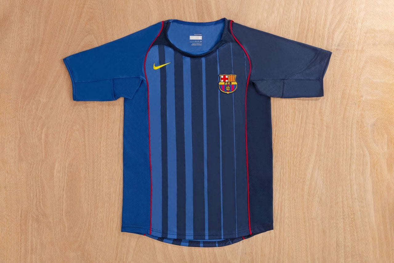 Retro Barcelona Away Football Jersey 2004/2005