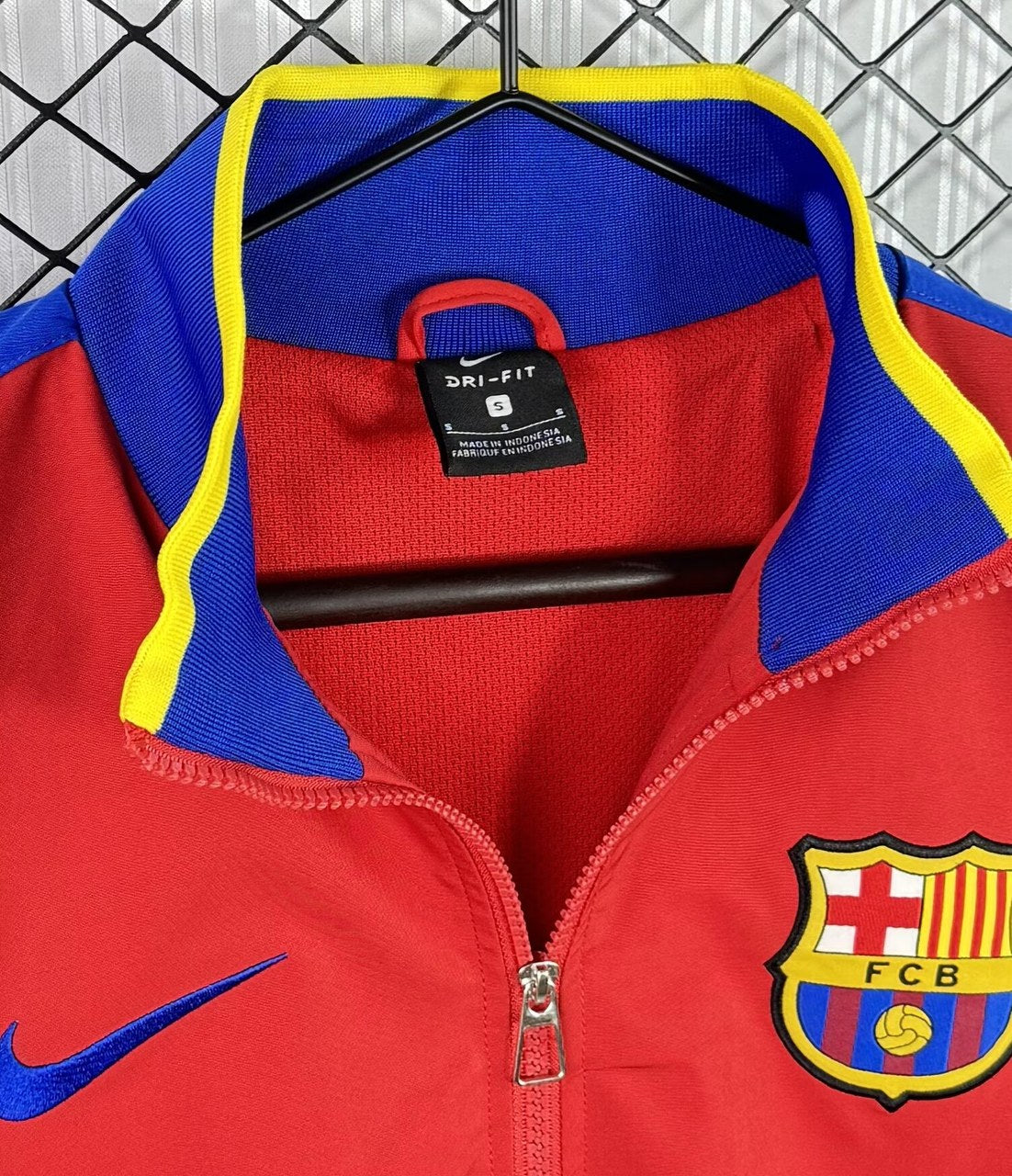 Retro Barcelona Windbreaker Red Football Jersey 2010/2011