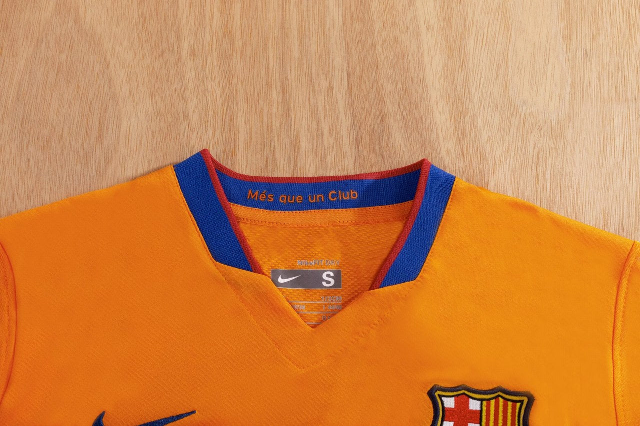Retro Barcelona Away Football Jersey 2006/2007