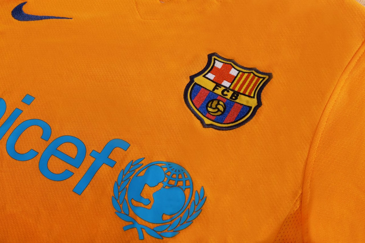 Retro Barcelona Away Football Jersey 2006/2007