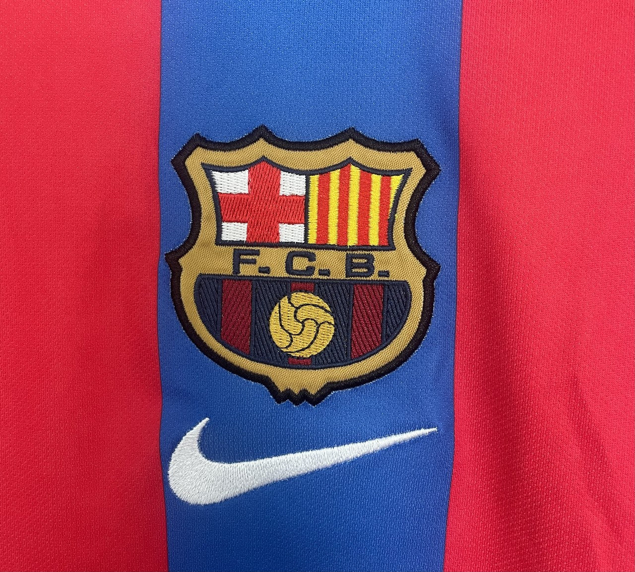 Retro Barcelona Home Football Jersey 2001/2002
