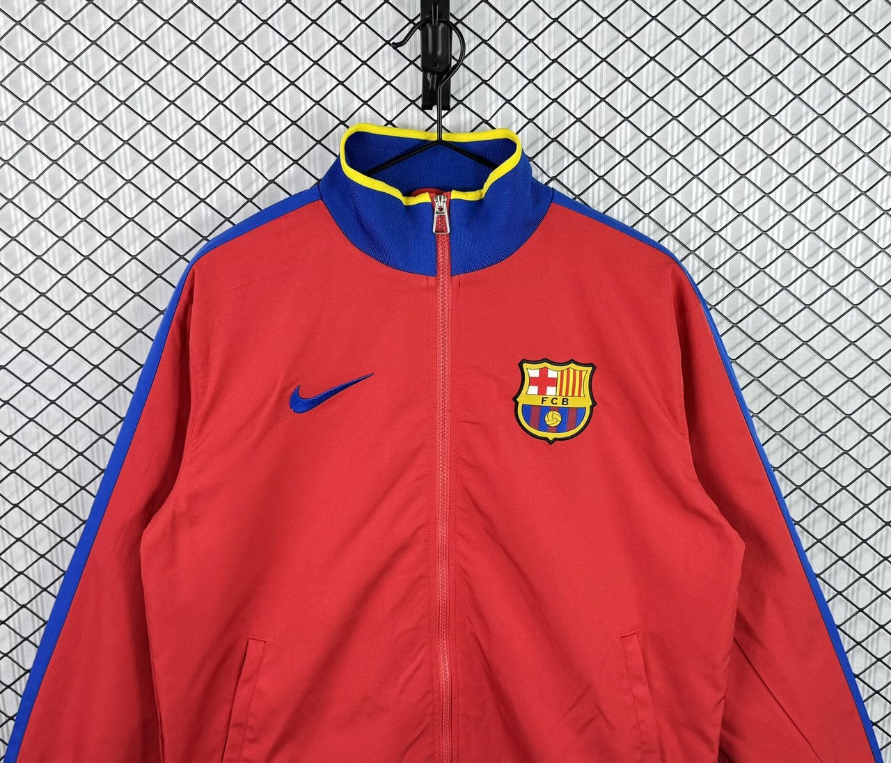Retro Barcelona Windbreaker Red Football Jersey 2010/2011