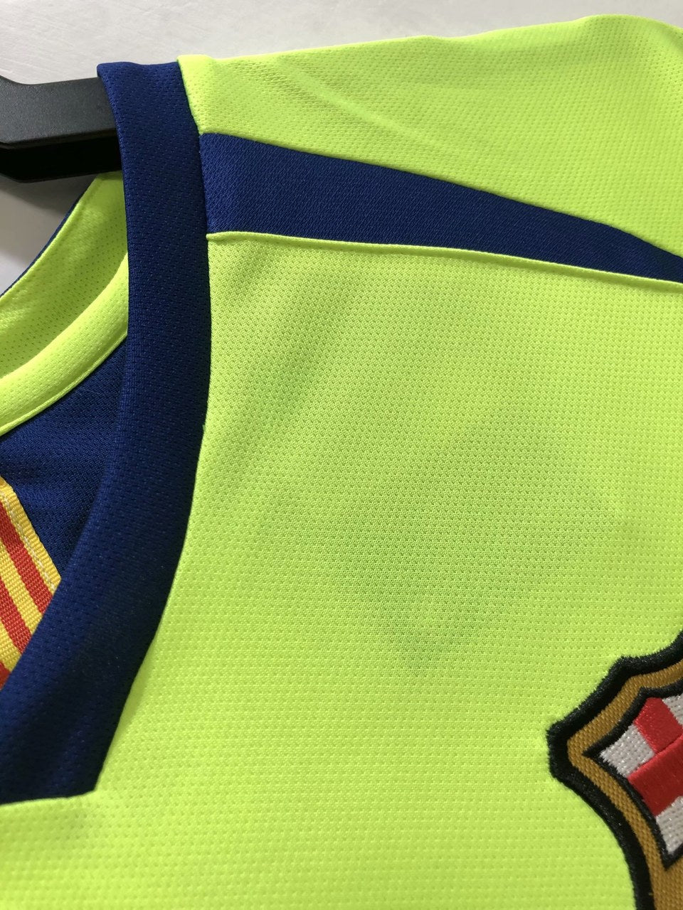 Retro Barcelona Away Football Jersey 2005/2006
