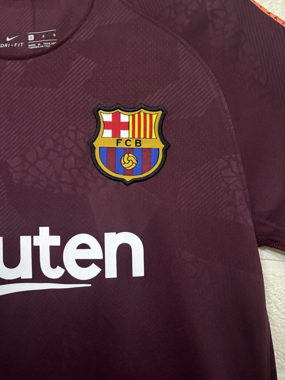 Retro Barcelona Away Football Jersey 2017/2018