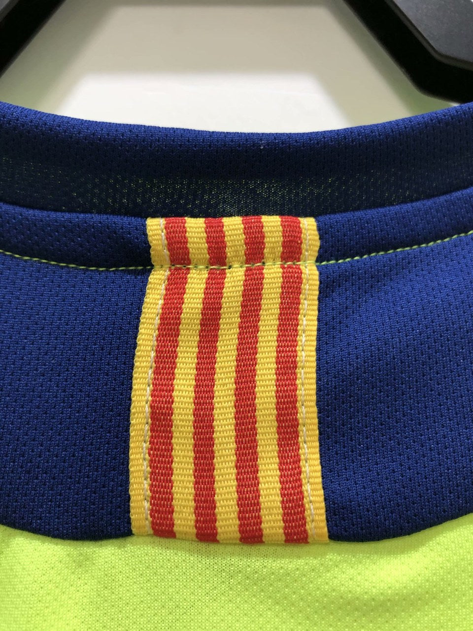 Retro Barcelona Away Football Jersey 2005/2006