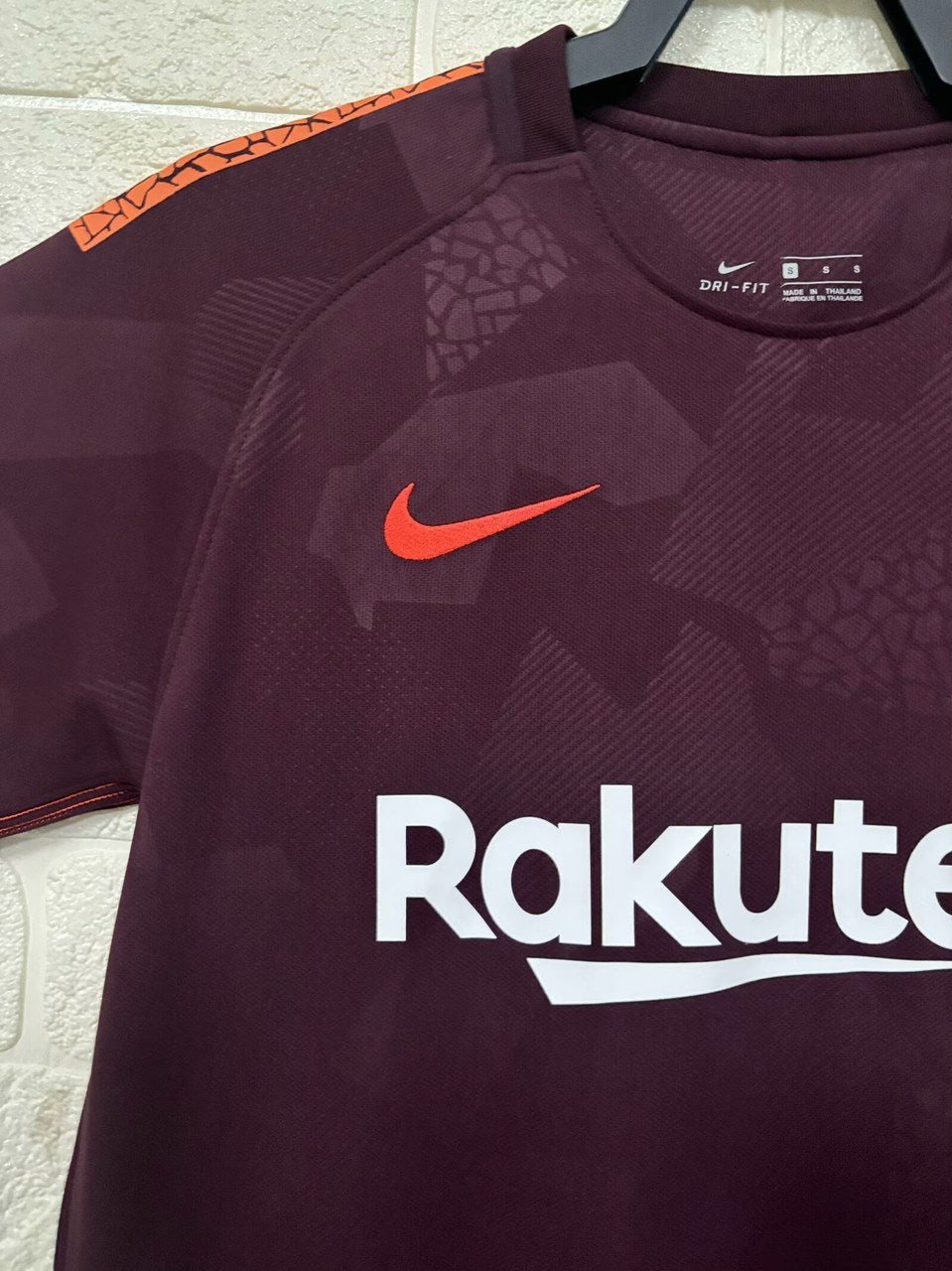 Retro Barcelona Away Football Jersey 2017/2018