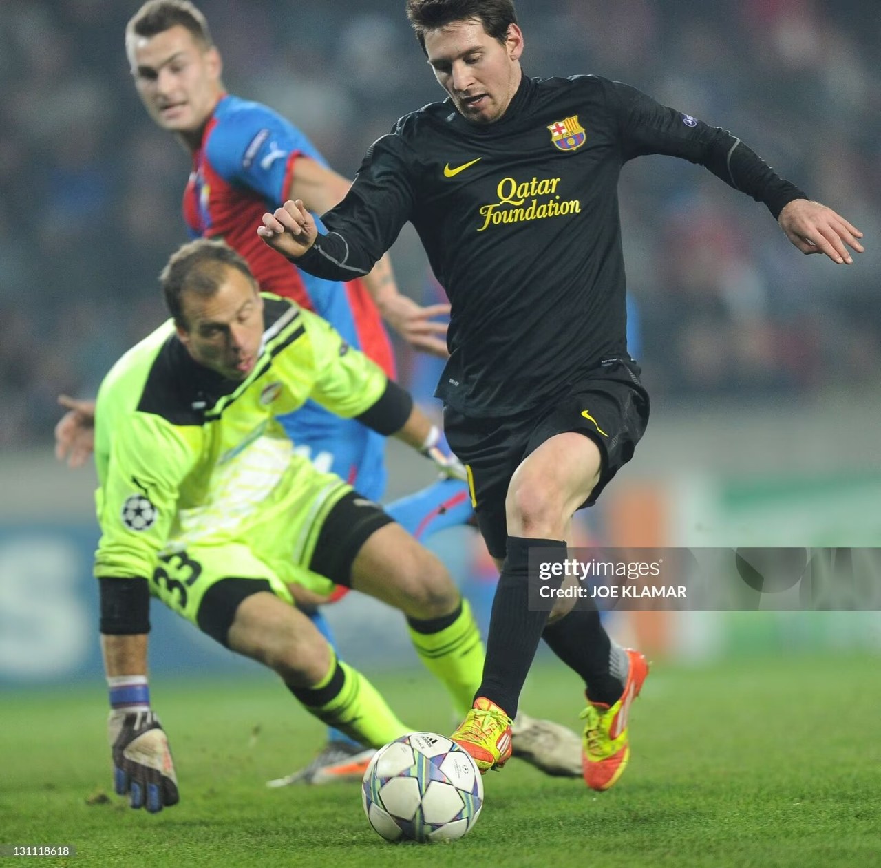 Retro Barcelona Player Away Football Jersey 2010/2011