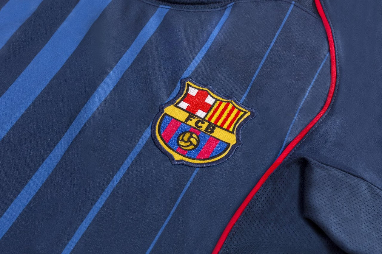Retro Barcelona Away Football Jersey 2004/2005