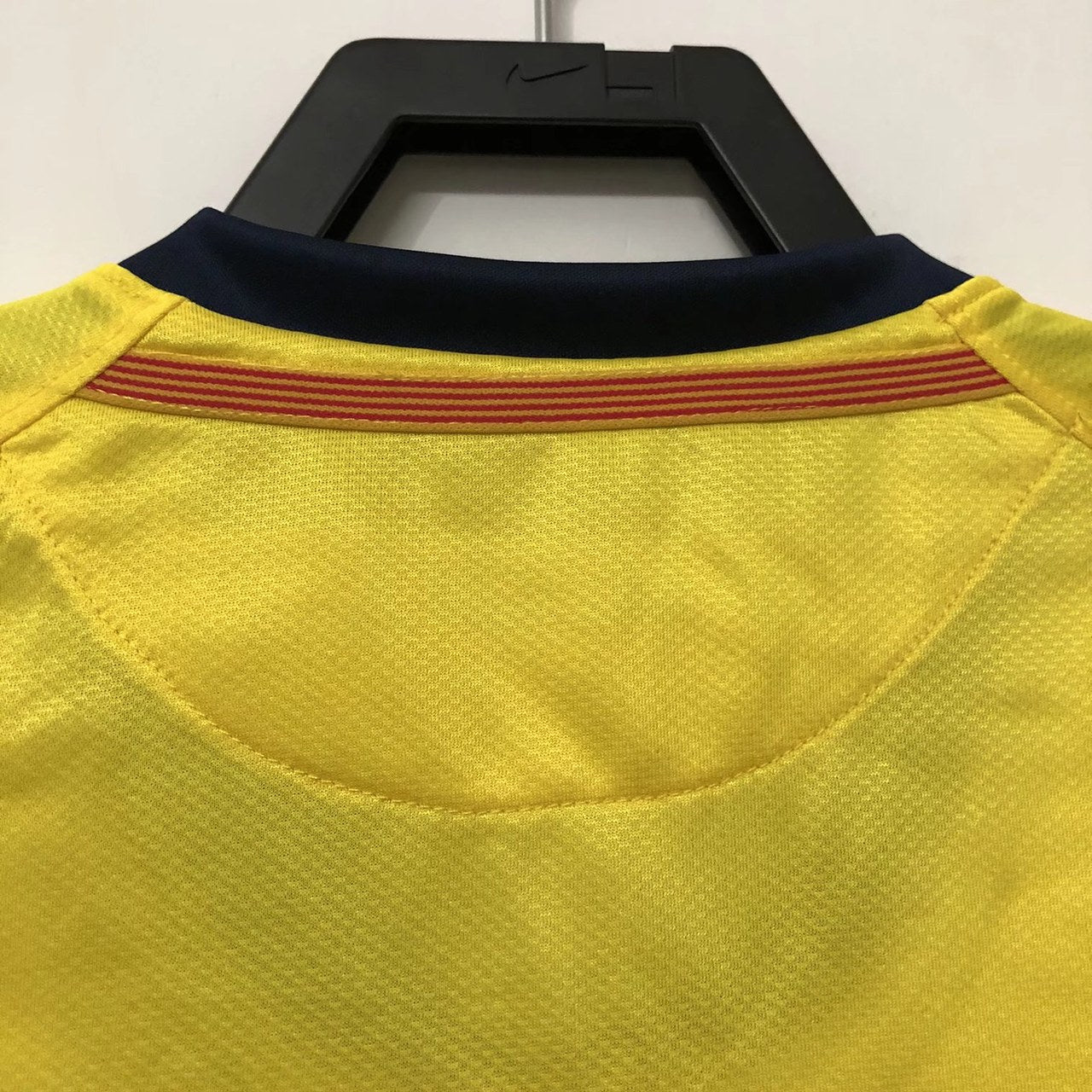 Retro Barcelona Away Fan Football Jersey 2008/2009