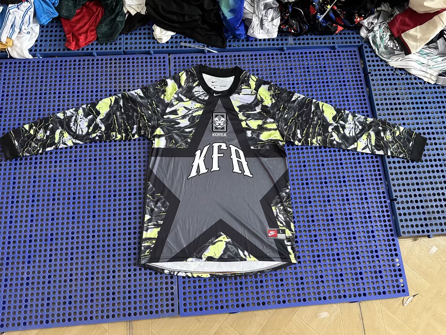 South Korea 2026/2027 Goalkeeper Long Sleeve Football Jersey