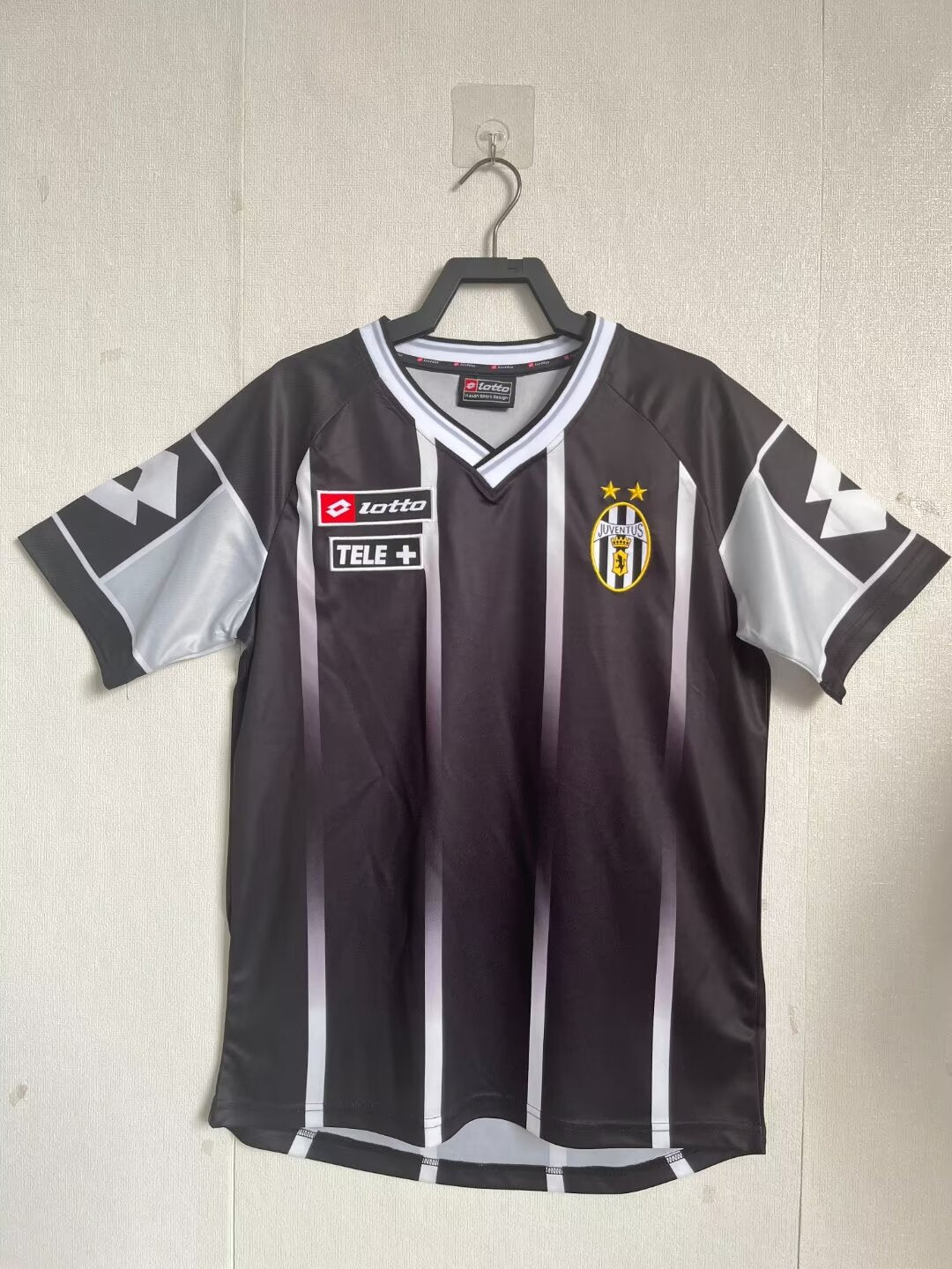 Retro Juventus 2000/2001 Home Fan Version Football Jersey