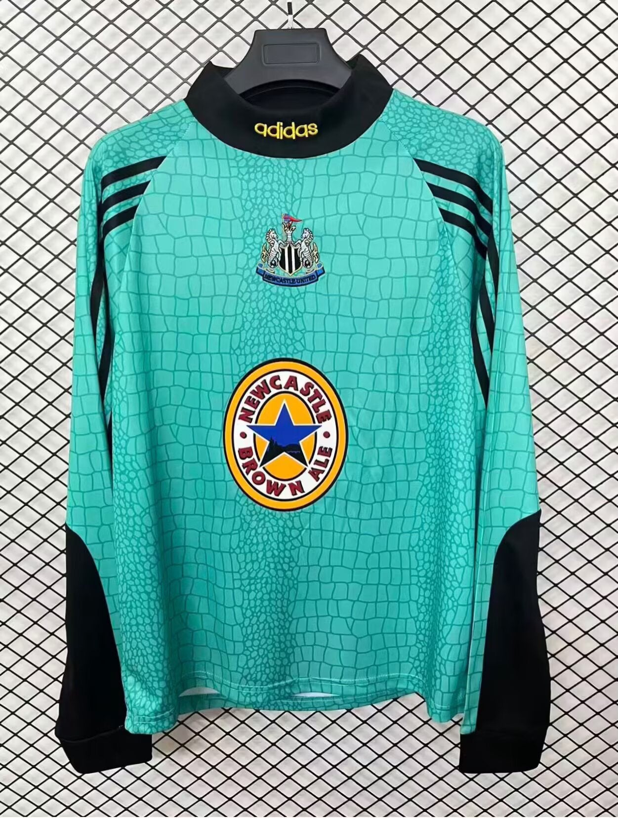 Retro Newcastle United 1997/1998 Goalkeeper Long Sleeve Fan Version Football Jersey