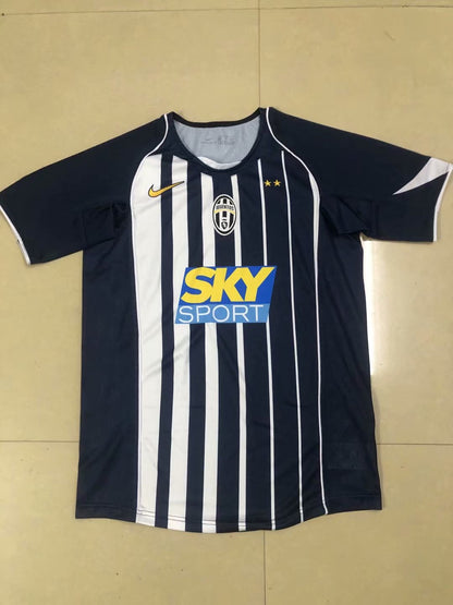 Retro Juventus 2004/2005 Away Football Jersey
