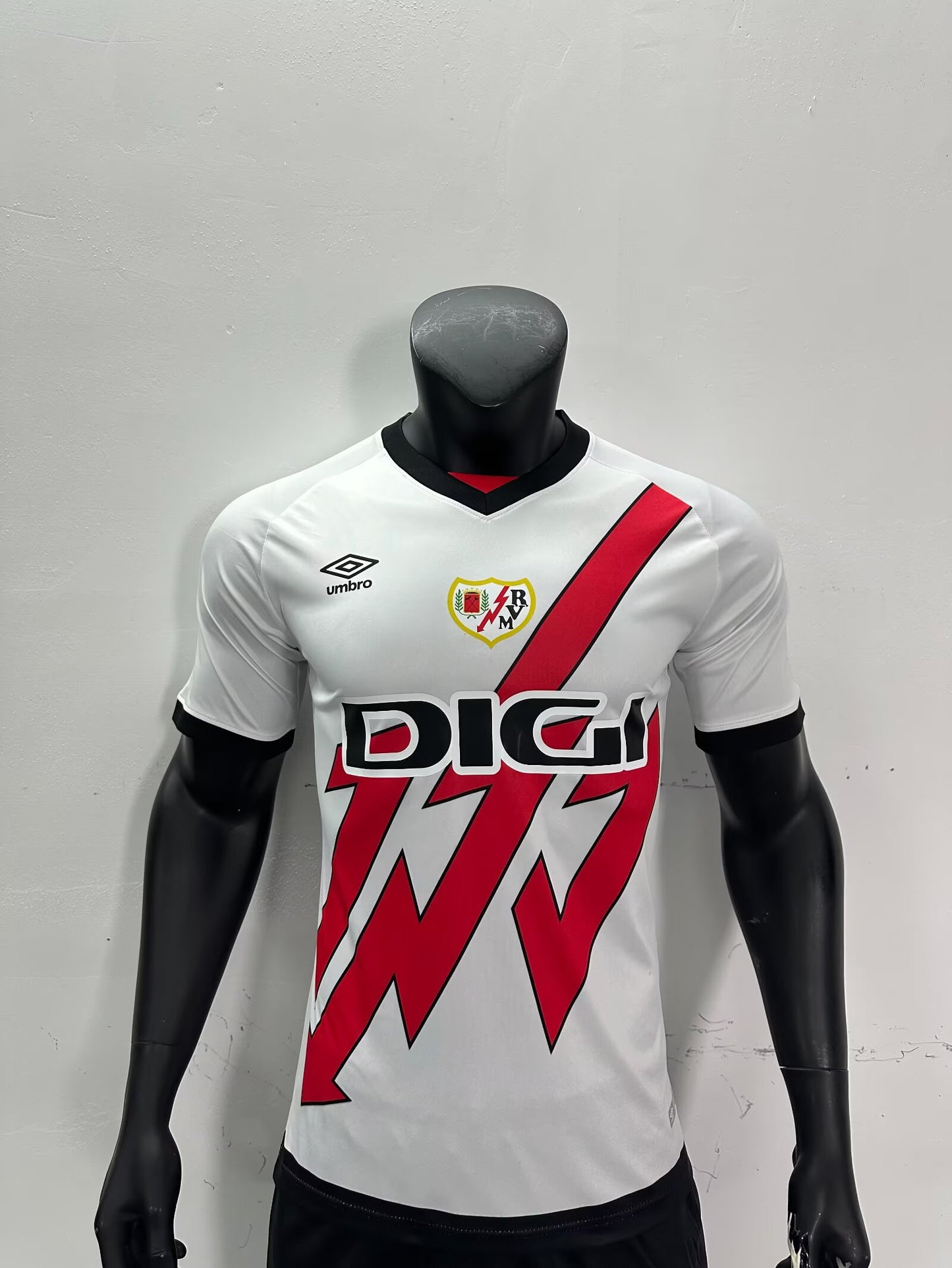 Rayo Vallecano 2025/2026 Home Fan Version Football Jersey