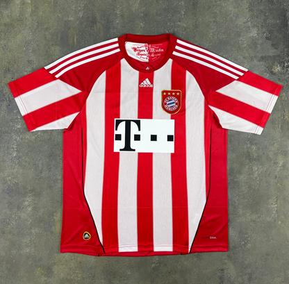 Retro Bayern Munich 2010/2011 Home Football Jersey