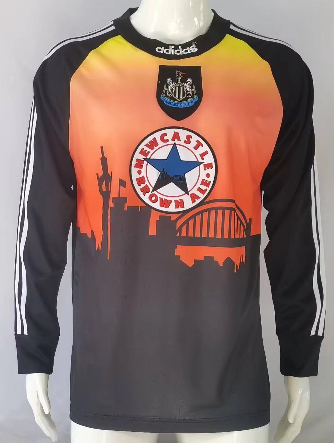 Retro Newcastle United 1996/1997 Goalkeeper Long Sleeve Fan Version Football Jersey
