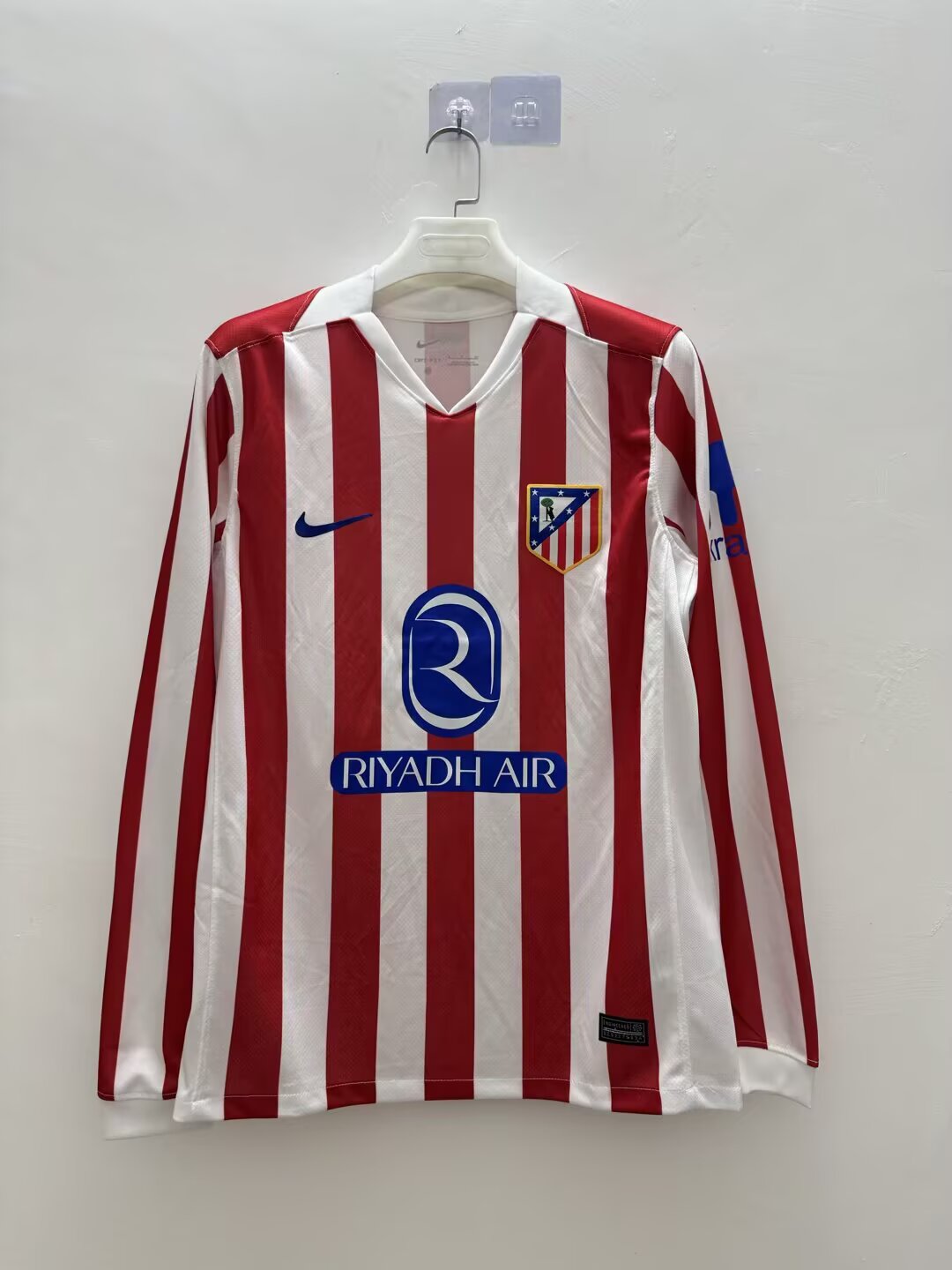 Atlético de Madrid 2025/2026 Home Long Sleeve Fan Version Football Jersey