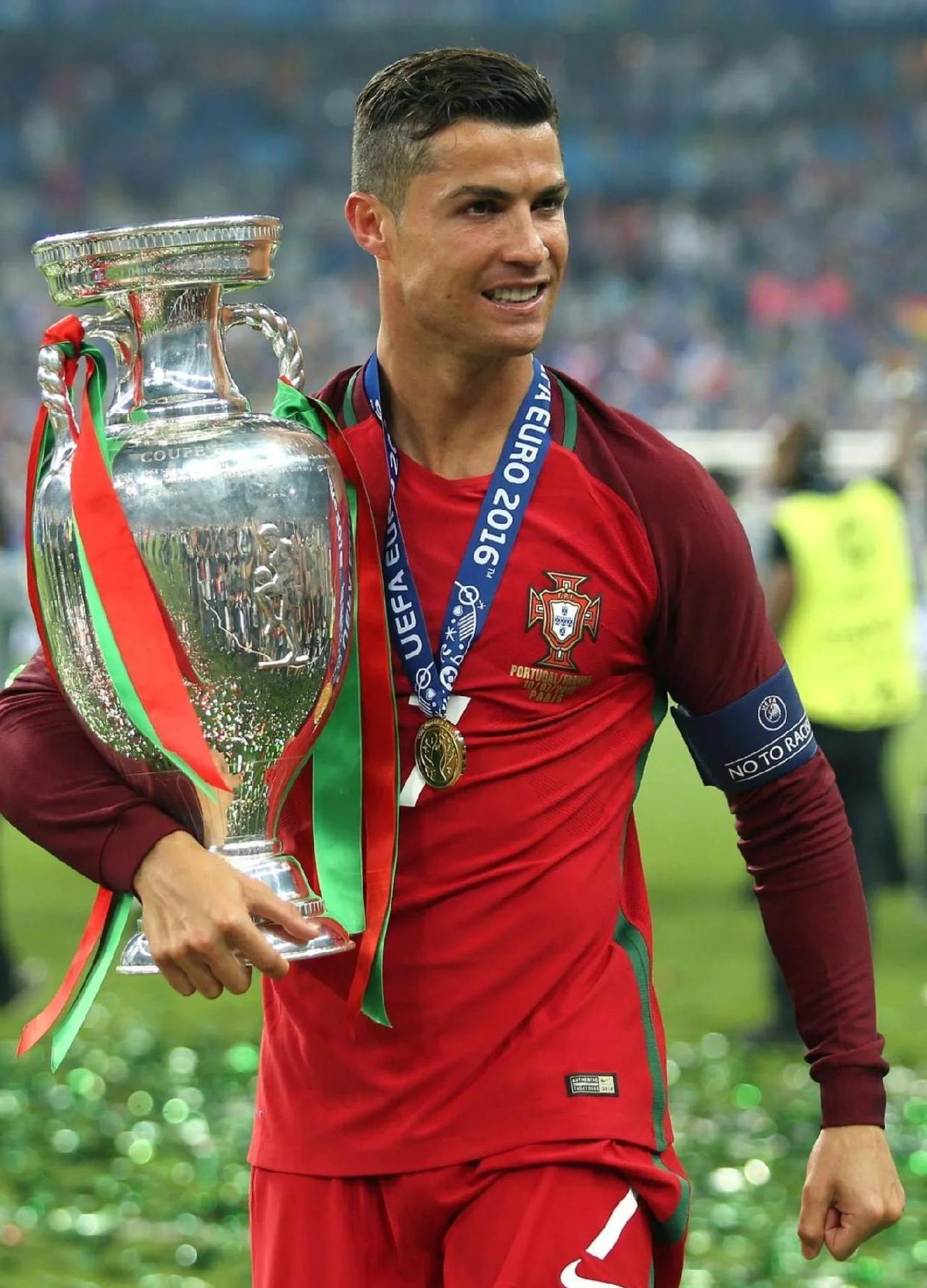 Retro Portugal 2016 Home Football Jersey