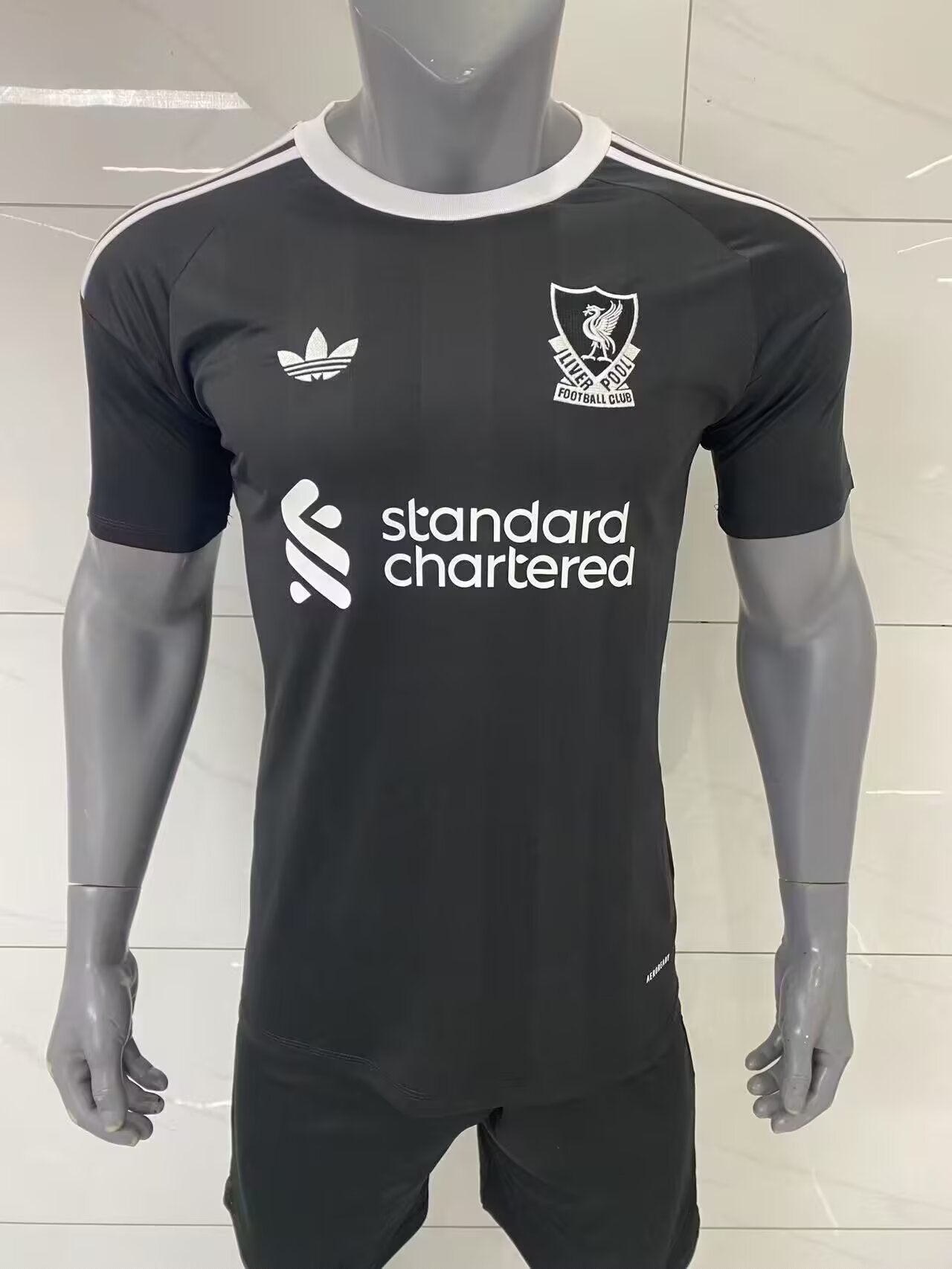 Liverpool 2025/2026 Goalkeeper Fan Version Football Jersey