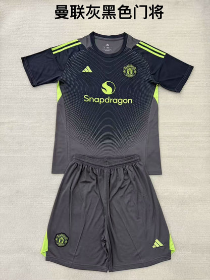 Kids jerseys 2025/2026 Kids Goalkeeper Fan Version Football Jersey
