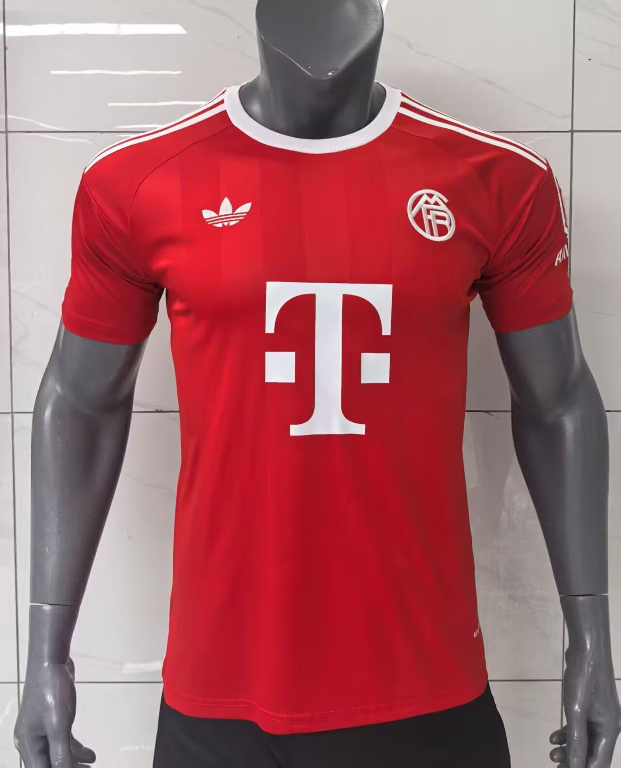 Bayern Munich 2025/2026 Goalkeeper Fan Version Football Jersey