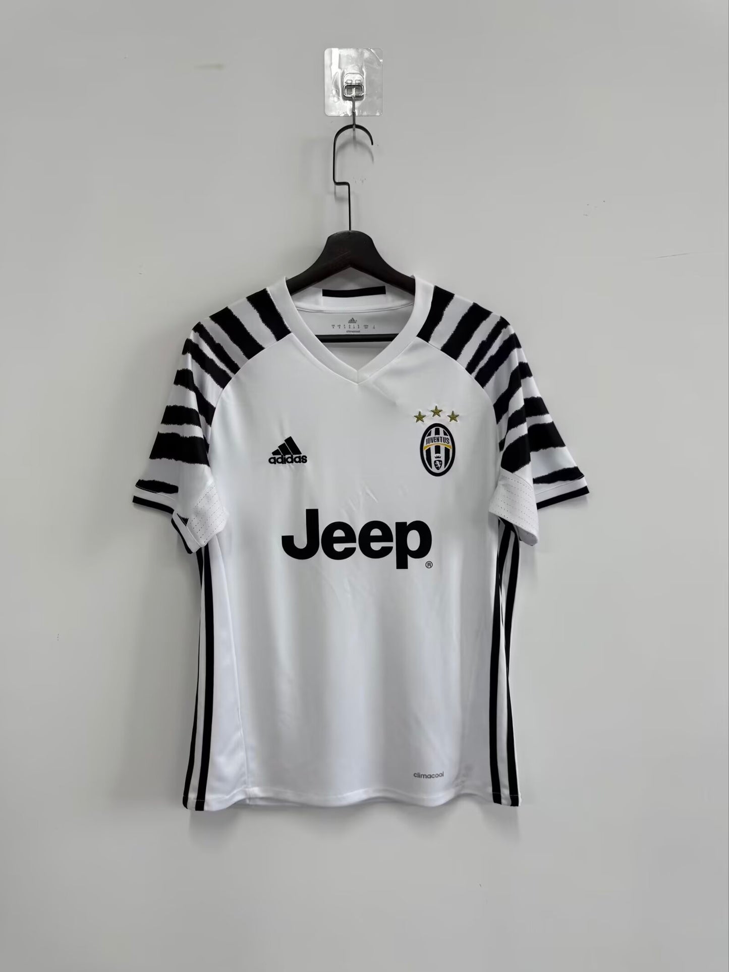 Retro Juventus 2016/2017 Third Football Jersey